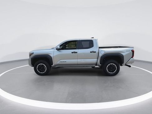Used 2024 Toyota Tacoma TRD Off-Road AWD/4WD image 7