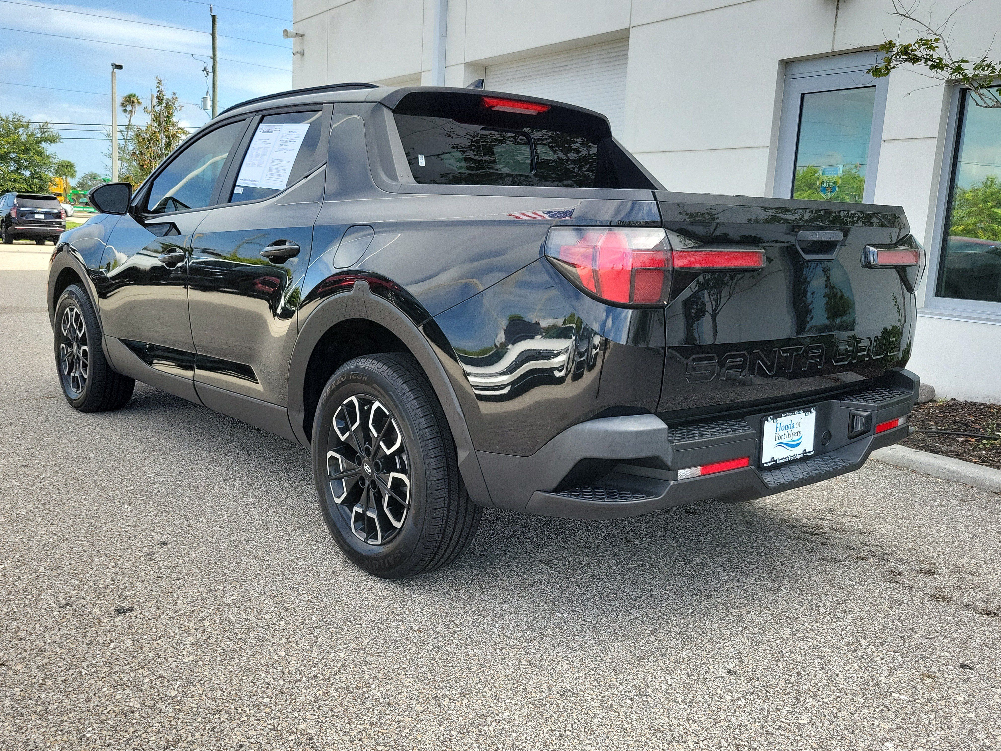 Used 2022 Hyundai Santa Cruz SEL w/ Activity Package FWD image 4