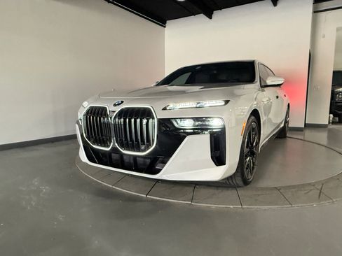 Used 2023 BMW i7 xDrive60 w/ Executive Package 2 AWD/4WD image 5