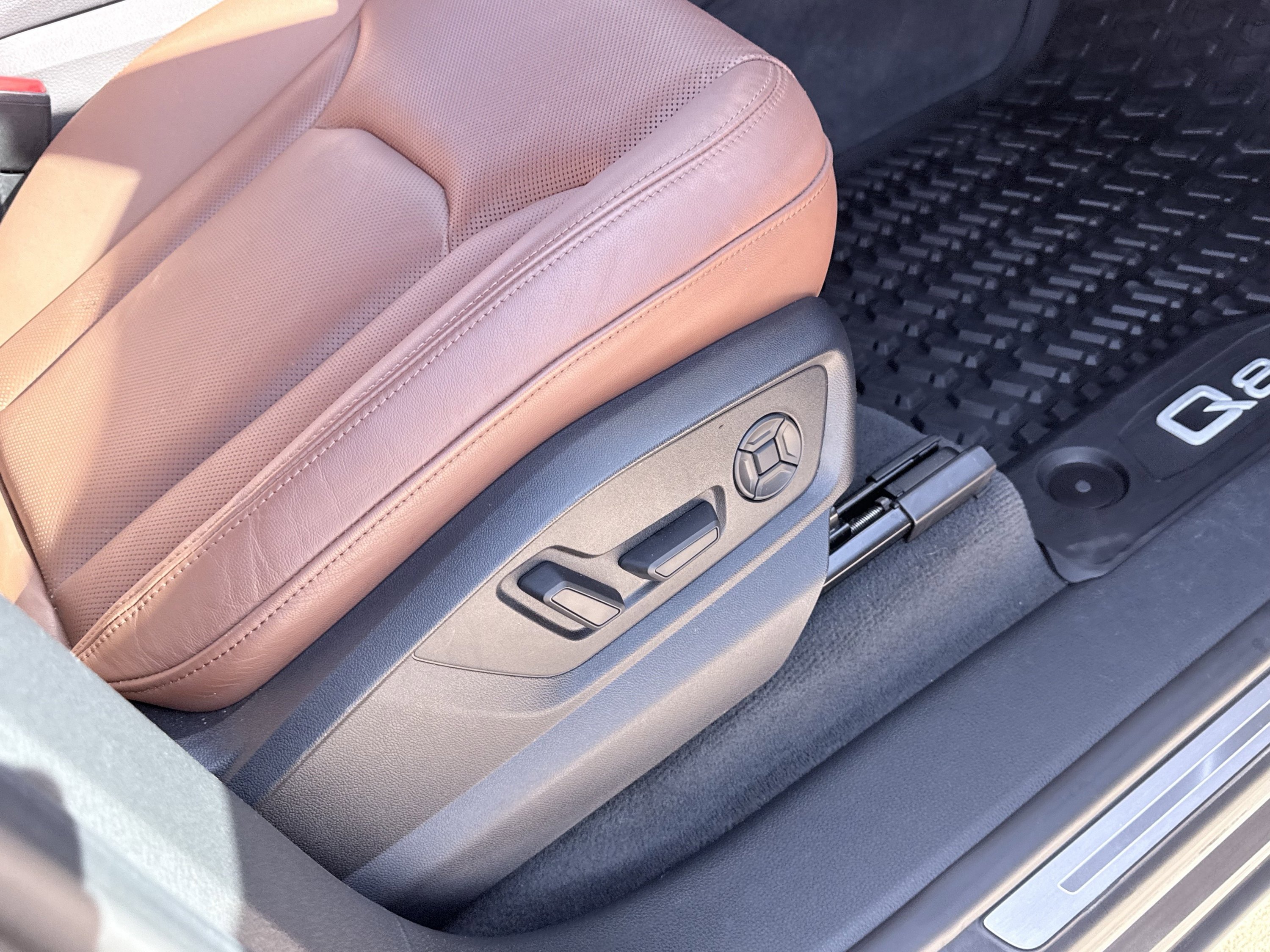 Used 2019 Audi Q8 Premium Plus w/ Premium Plus AWD/4WD image 49