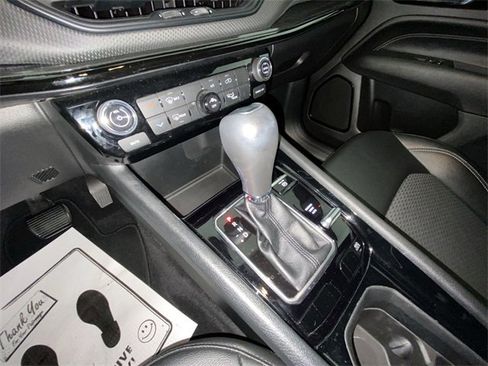 Used 2024 Jeep Compass Latitude w/ Altitude Special Edition image 19