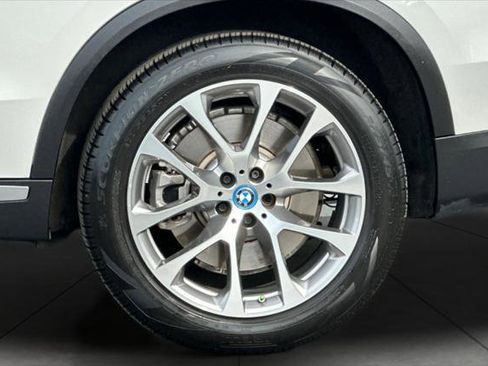 Used 2024 BMW X5 xDrive50e w/ Parking Assistance Package AWD/4WD image 26