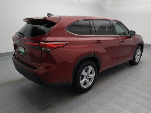 Used 2022 Toyota Highlander LE image 10
