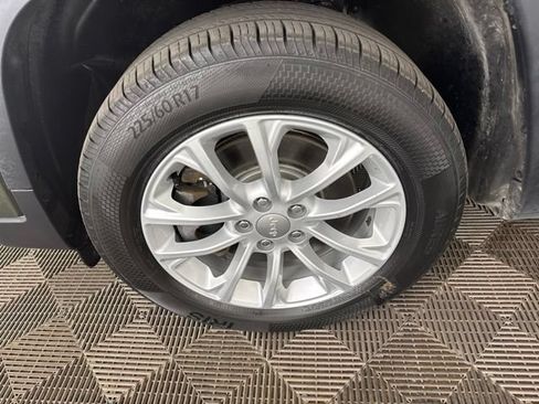 Used 2020 Jeep Cherokee Latitude AWD/4WD image 26