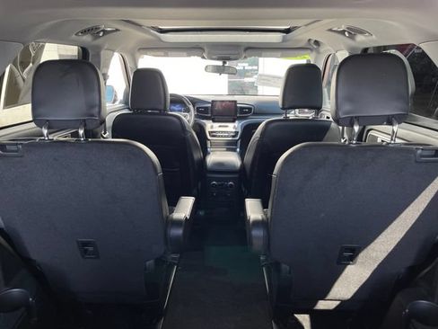 Used 2023 Ford Explorer XLT w/ Equipment Group 202A AWD/4WD image 31