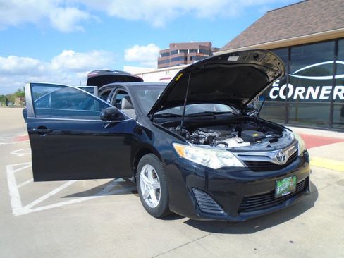 Used 2014 Toyota Camry LE image 20