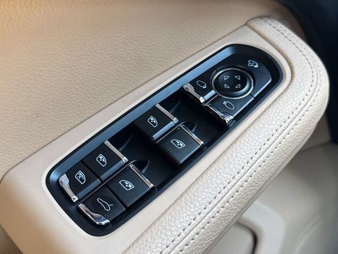 Used 2024 Porsche Macan w/ Smoking Package AWD/4WD image 38