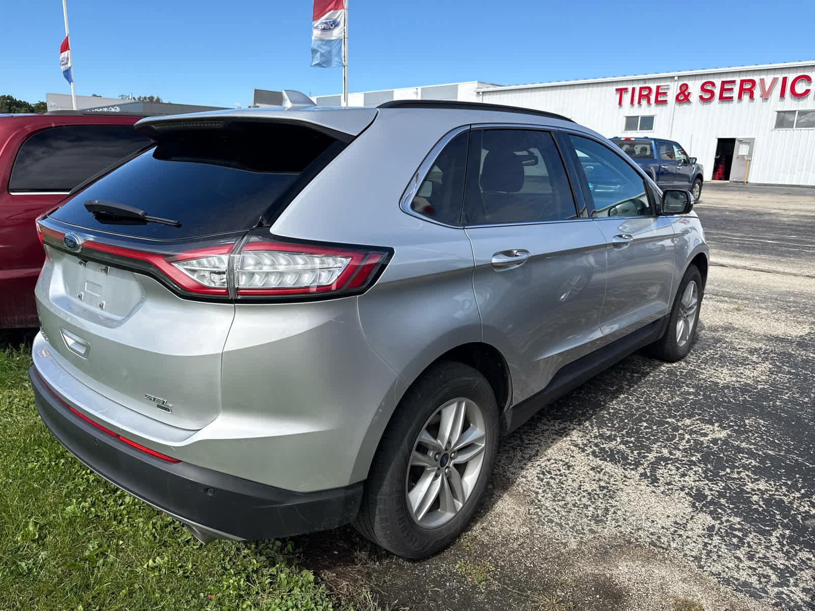 Used 2018 Ford Edge SEL w/ Equipment Group 201A AWD/4WD image 4