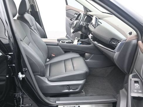 Used 2023 Nissan Rogue SL AWD/4WD image 17