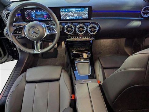 Used 2025 Mercedes-Benz CLA 250 image 14