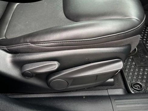 Used 2020 Jeep Cherokee Latitude Plus FWD image 39