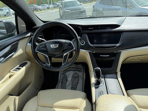 Used 2017 Cadillac XT5 image 10