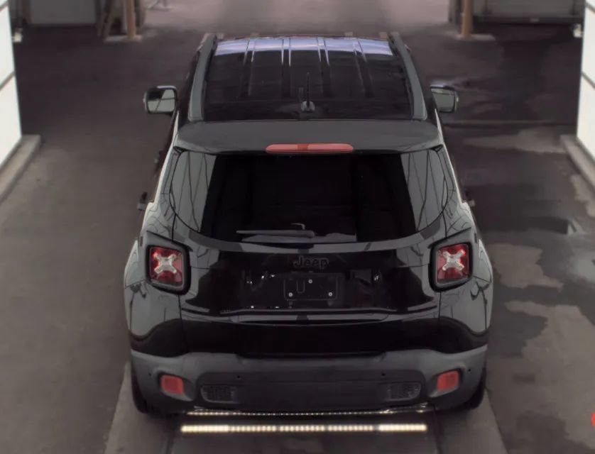 Used 2017 Jeep Renegade Altitude w/ Advanced Technology Group FWD image 4