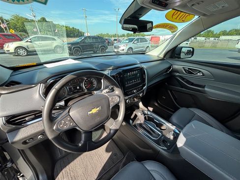 Used 2019 Chevrolet Traverse Premier w/ Driver Confidence II Package FWD image 12