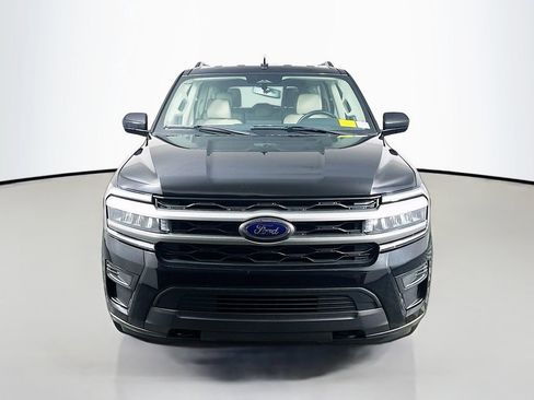 Used 2023 Ford Expedition Max XLT image 2