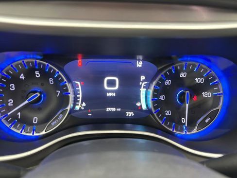 Used 2025 Chrysler Pacifica Select FWD image 16