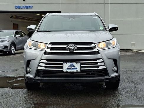 Used 2019 Toyota Highlander XLE image 2