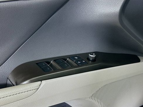 Used 2022 Toyota Camry XLE FWD image 16
