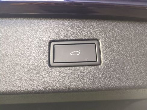 Used 2022 Volkswagen Tiguan SE AWD/4WD image 15