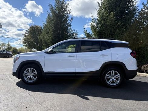 Certified 2022 GMC Terrain SLE w/ Driver Convenience Package image 2