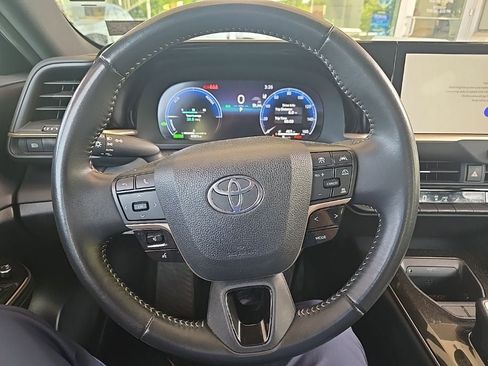 Used 2024 Toyota Crown AWD/4WD image 5