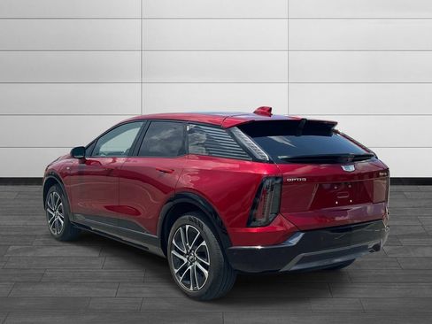 Certified 2025 Cadillac Optiq Sport 2 w/ LPO, Floor Liner Package AWD/4WD image 3
