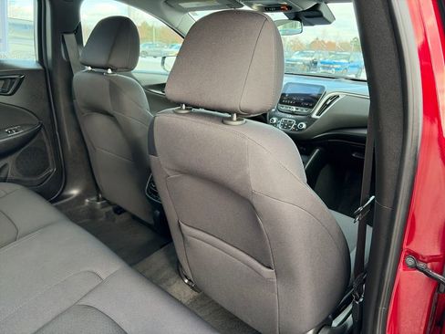 Used 2025 Chevrolet Malibu LT image 35