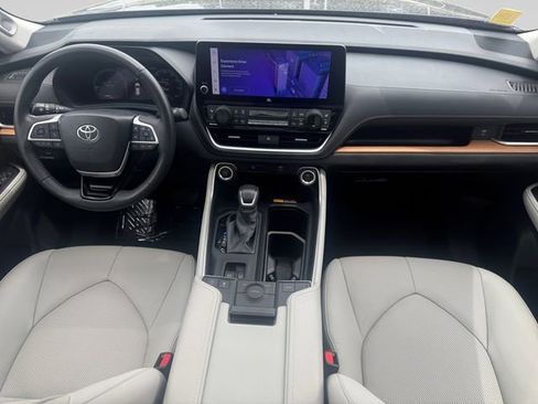 Used 2024 Toyota Grand Highlander FWD image 14