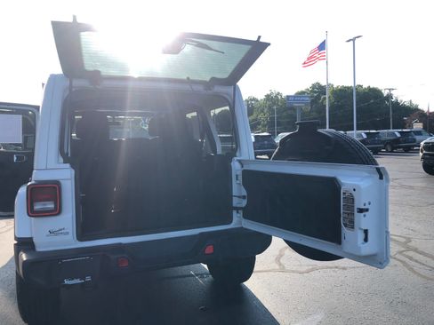 Used 2021 Jeep Wrangler Unlimited Sahara w/ Uconnect 4C Nav & Sound Group AWD/4WD image 21