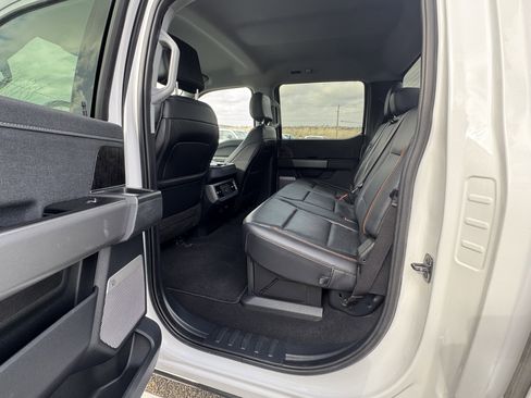 Used 2025 Ford F250 Lariat w/ Chrome Package image 8