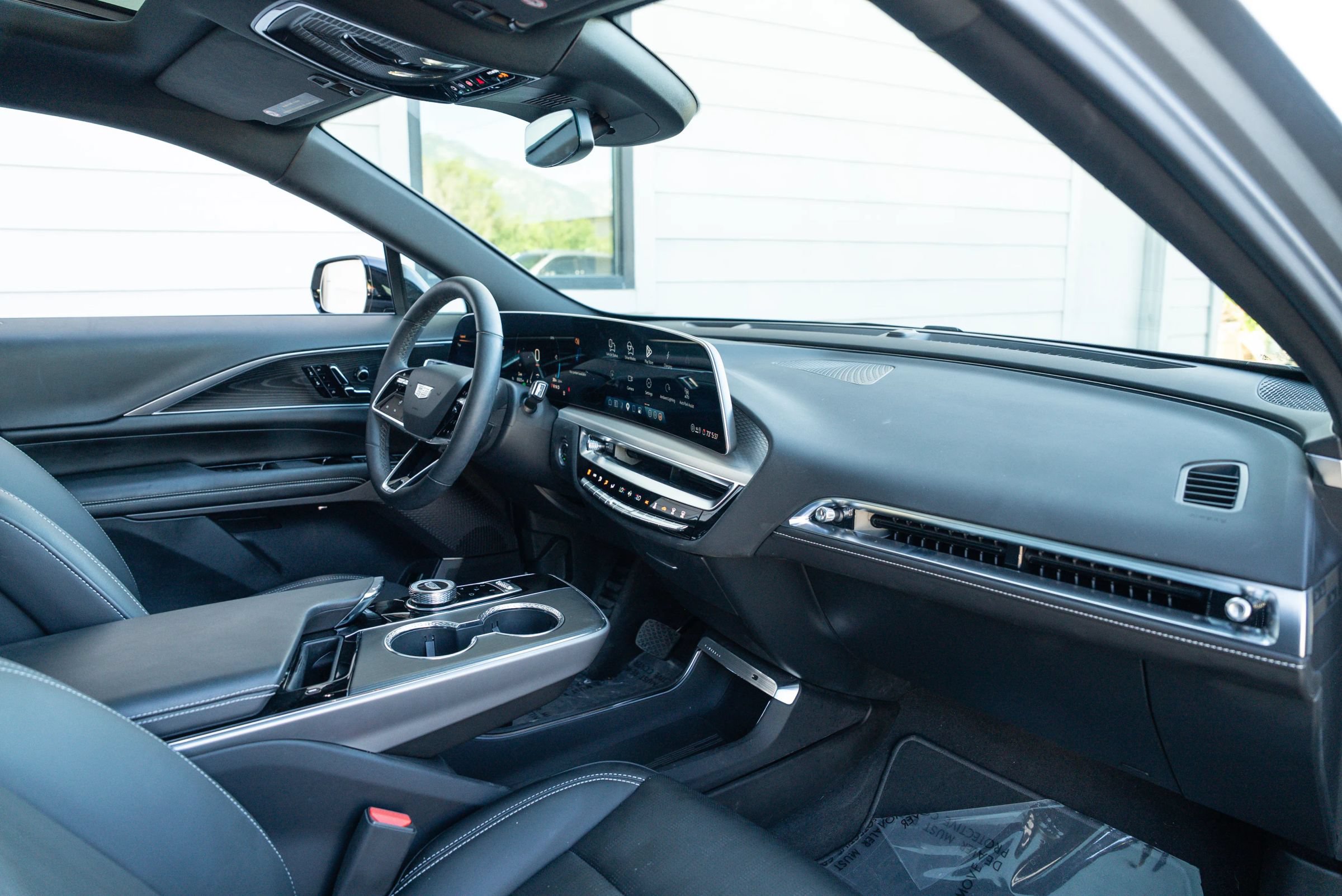 Used 2025 Cadillac Lyriq Sport AWD/4WD image 22