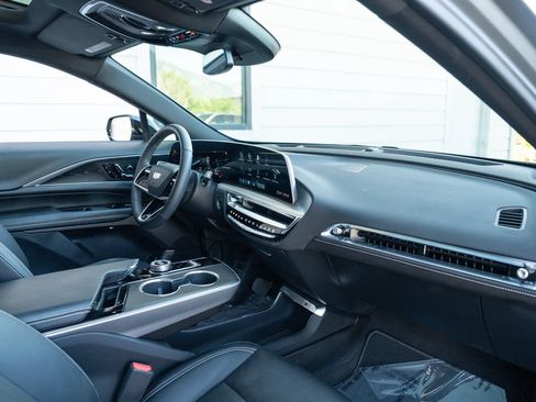 Used 2025 Cadillac Lyriq Sport AWD/4WD image 22