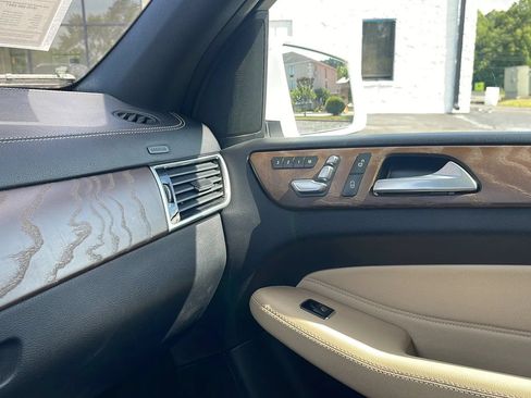 Used 2017 Mercedes-Benz GLS 450 4MATIC image 18
