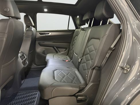 New 2026 Volkswagen Atlas Cross Sport SE FWD image 18