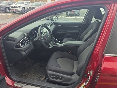 Used 2018 Toyota Camry LE image 13