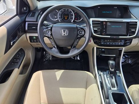 Used 2017 Honda Accord Touring image 13