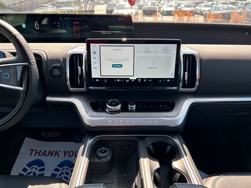 Used 2025 Ford Expedition Platinum image 21