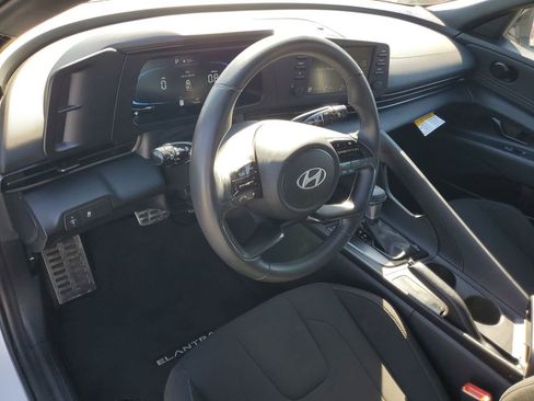 Certified 2025 Hyundai Elantra Sport FWD image 12