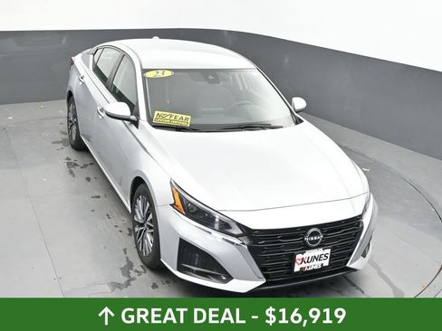 Used 2023 Nissan Altima 2.5 SV FWD image 42