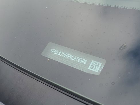 Used 2022 Ford Explorer XLT w/ Equipment Group 202A RWD image 10