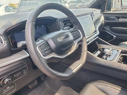 Used 2024 Jeep Wagoneer L Series III w/ Premium Group I AWD/4WD image 12