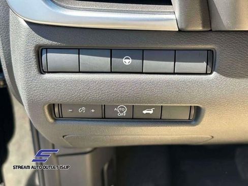 Used 2024 Nissan Rogue SV image 21