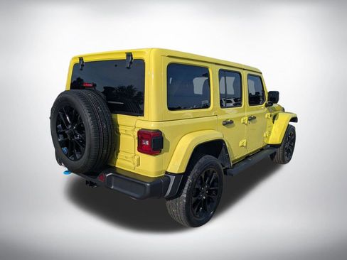 Used 2023 Jeep Wrangler Unlimited Sahara AWD/4WD image 3