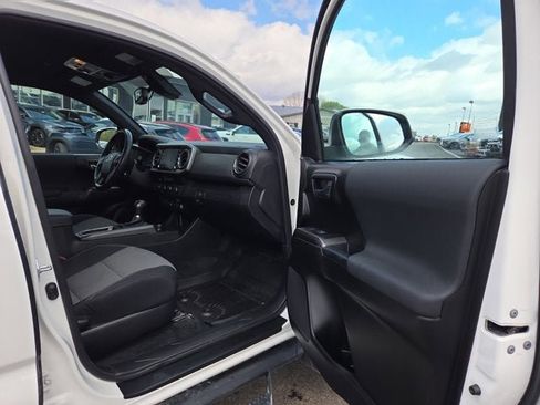 Used 2021 Toyota Tacoma TRD Off-Road w/ Technology Package image 12