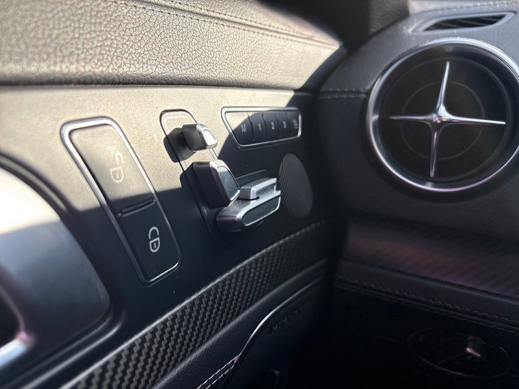Used 2016 Mercedes-Benz SL 550 image 21