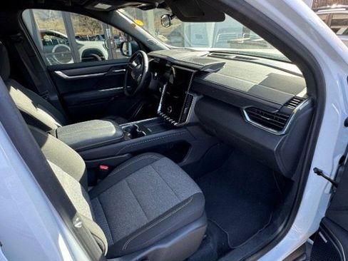 Used 2025 GMC Acadia Elevation AWD/4WD image 13