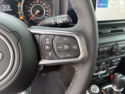 New 2026 Jeep Wrangler Unlimited Sahara AWD/4WD image 30