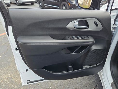 Used 2024 Chrysler Pacifica Limited w/ S Appearance Package image 22