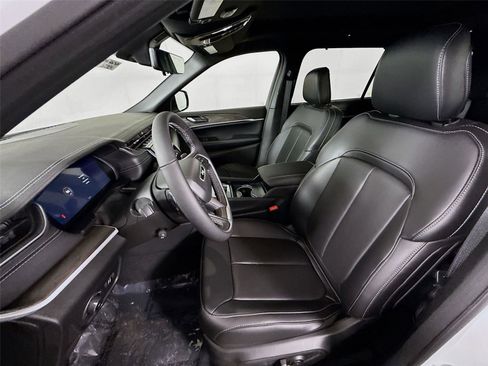 New 2025 Jeep Grand Cherokee L Limited image 16