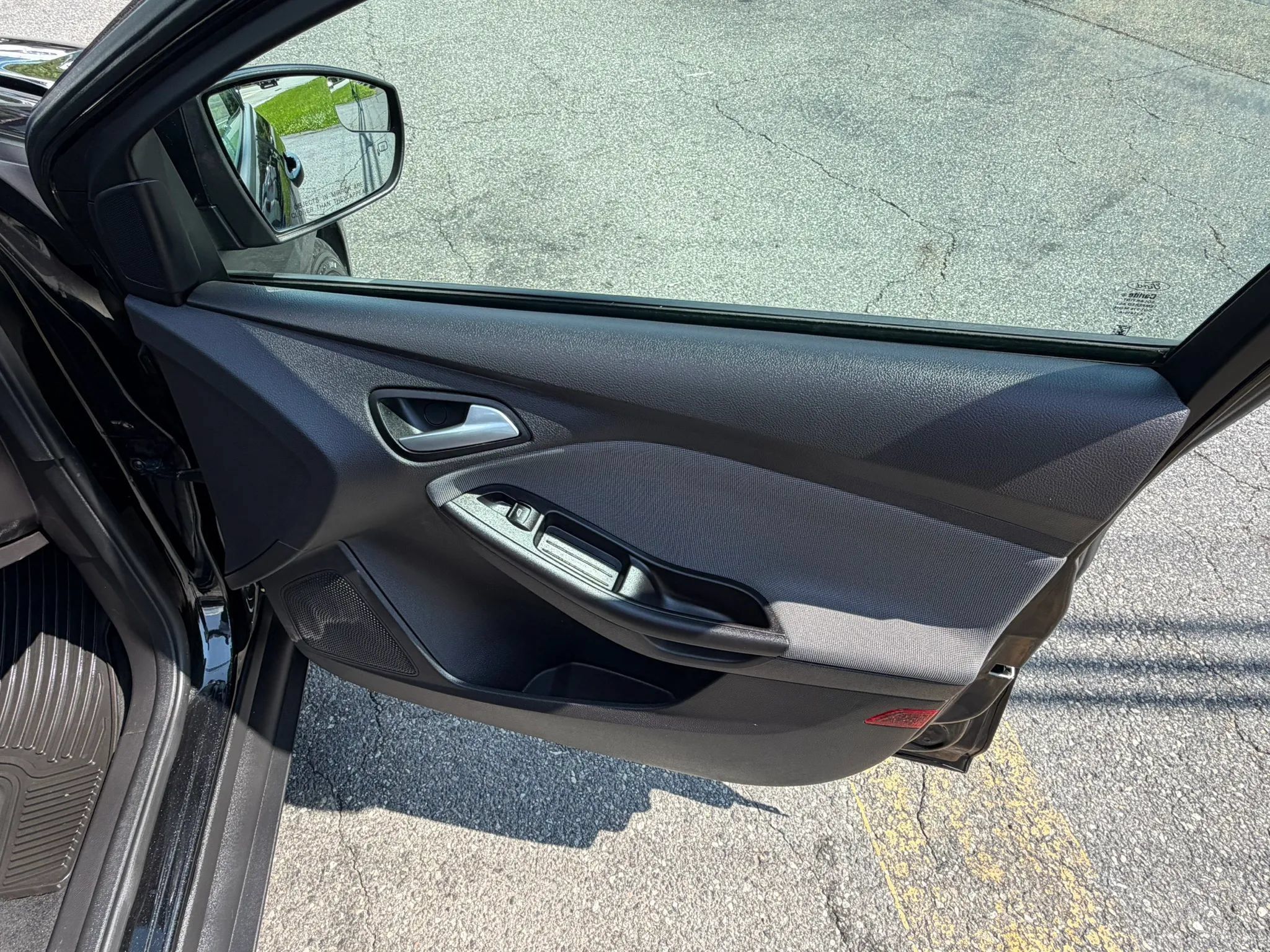 Used 2014 Ford Focus SE w/ SE Winter Package FWD image 31